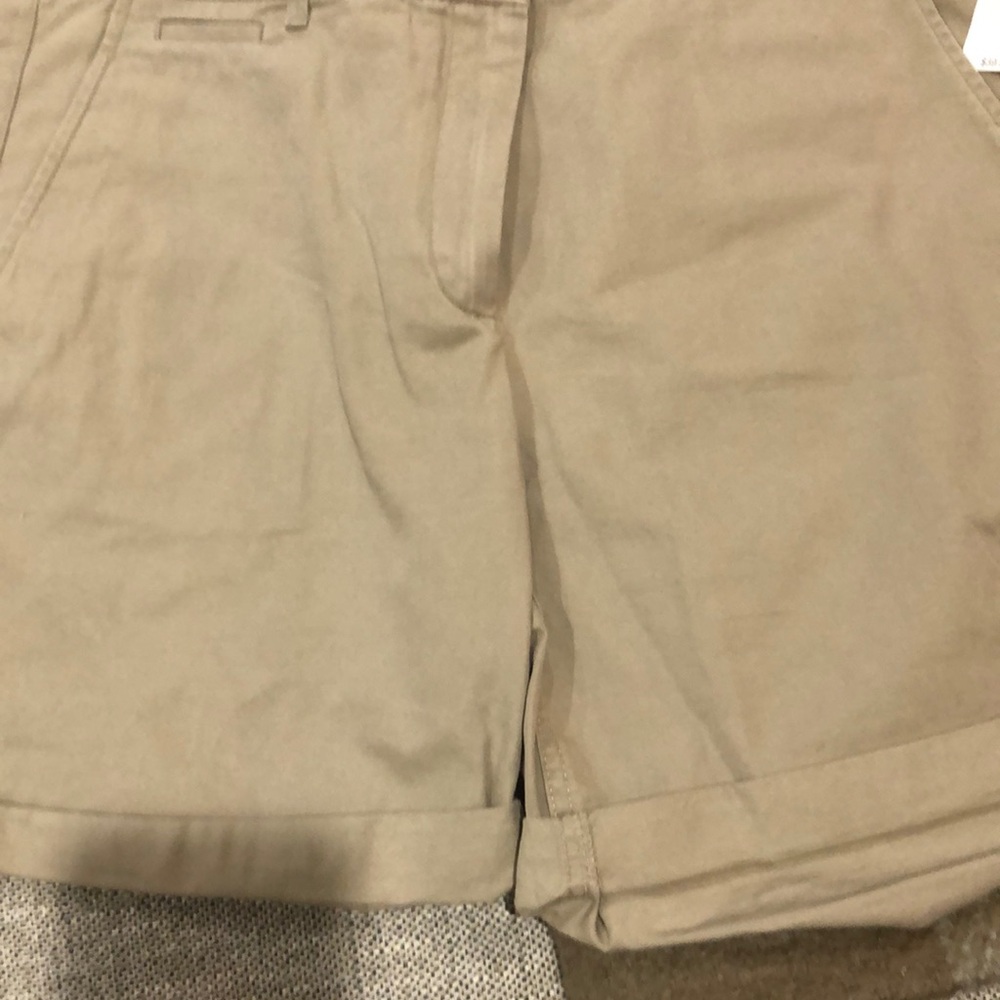 GAP flat front khakis NWT